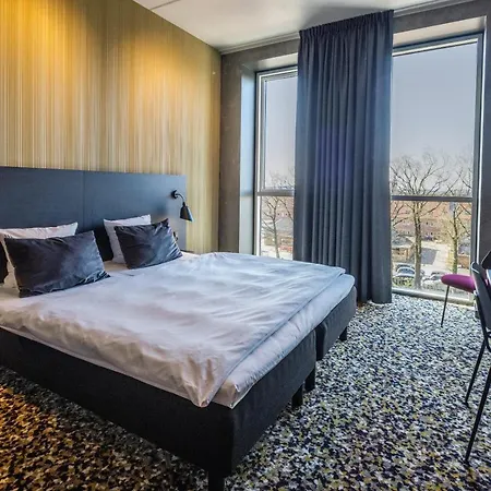 Peak 12 Hotel 4*