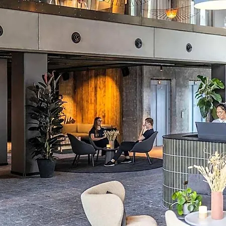 Peak 12 Hotel